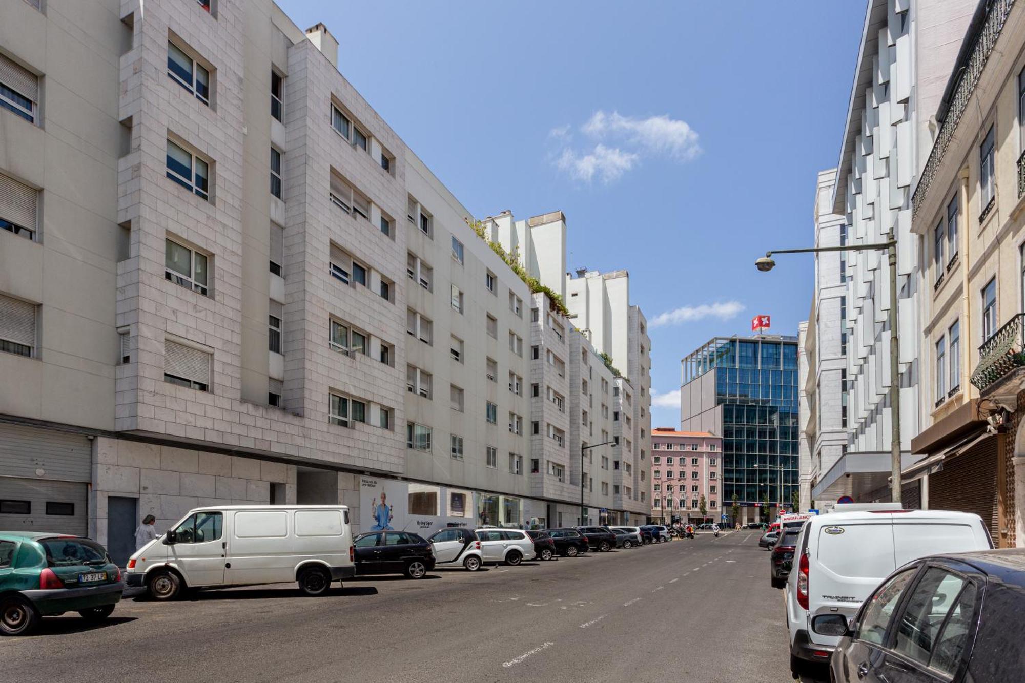 Apartment Saldanha Retreat 2br & Parking By Host For Us Lisbon