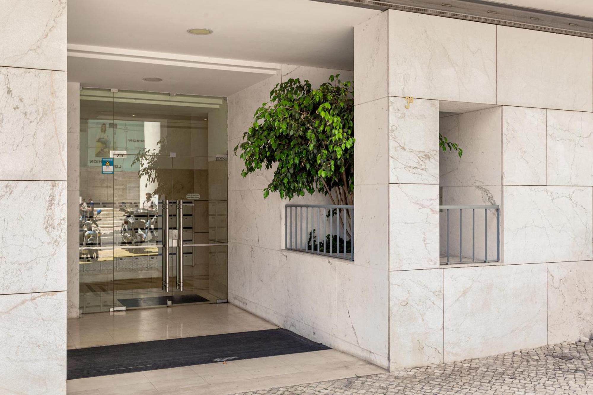 Saldanha Retreat 2br & Parking By Host For Us * Lisbon